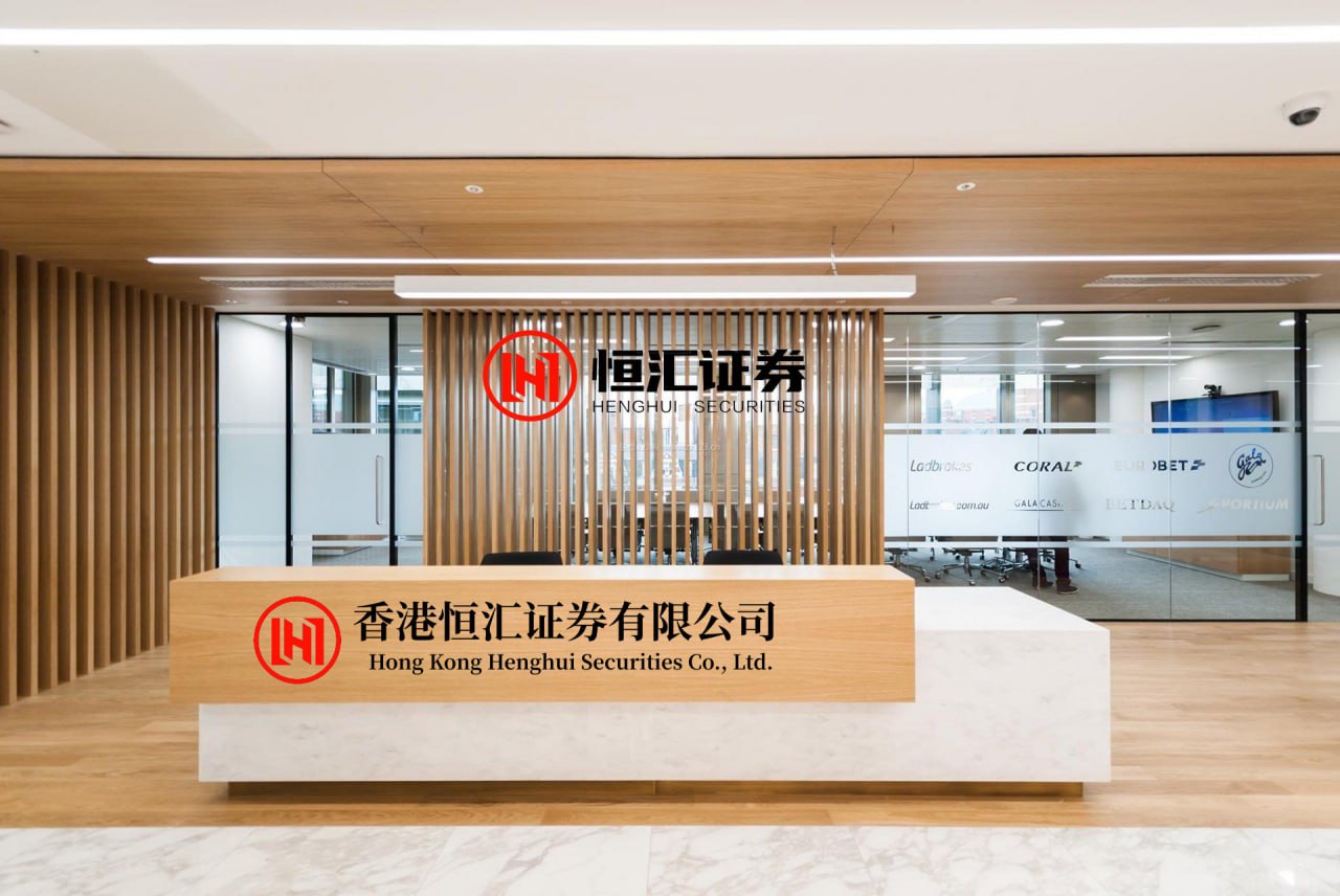 汇银配资 自集尘吸尘器如何选择最适合家庭的清洁方案